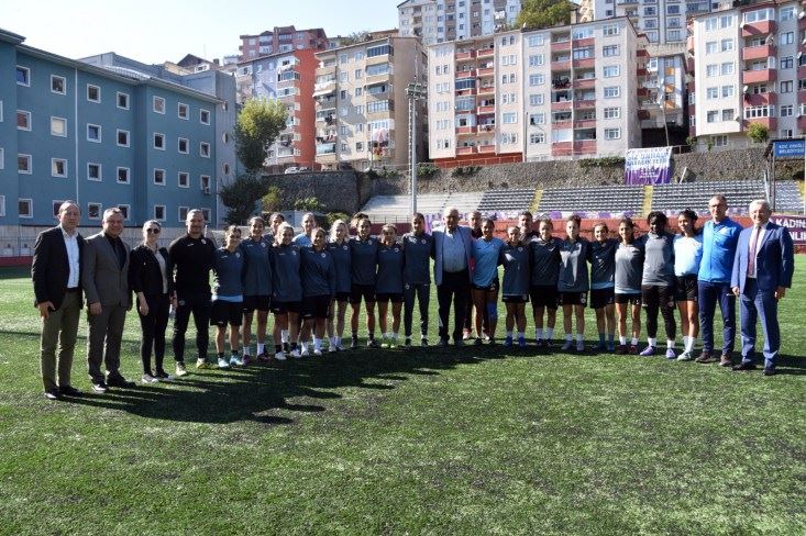 Başkan Posbıyık’tan kız futbol takımına moral ziyareti