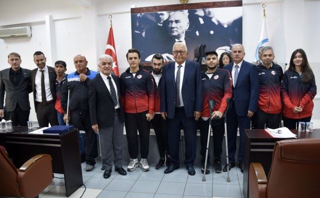 Kdz.Ereğli oturarak voleybol takımı altınla ödüllendirildi