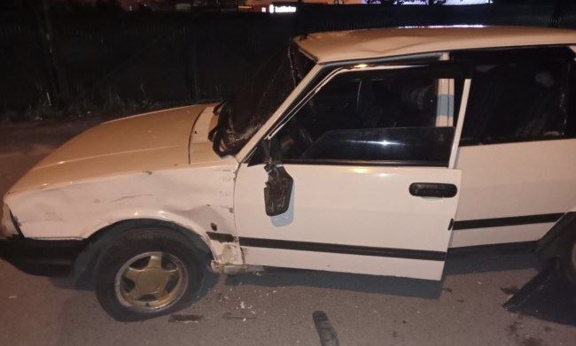 Kdz.Ereğli’de virajı alamayan motorsiklet araca çarptı