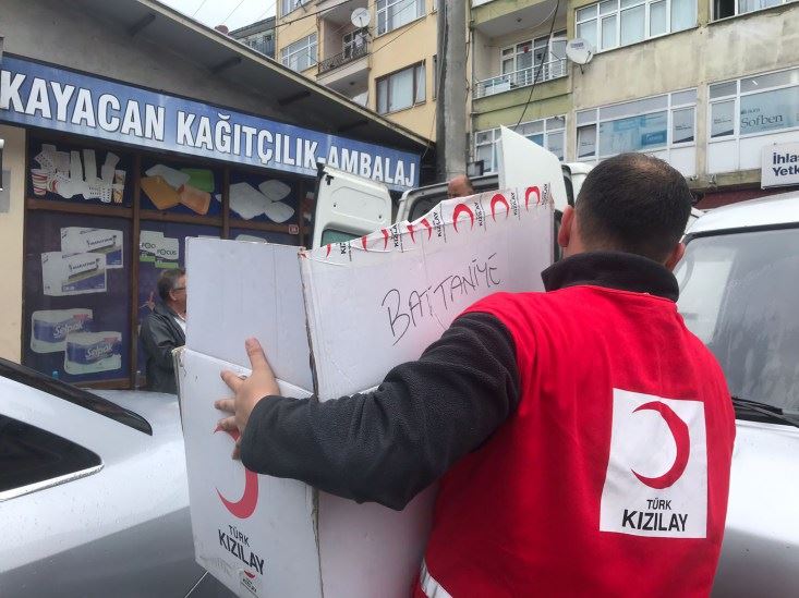 Türk Kızılay’ı Kdz. Ereğli Şubesi Gökçebey afet bölgesine yardıma gitti.