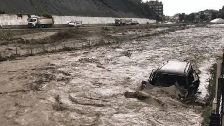 Kdz.Ereğli’de sele kapılan araçta 3 kişi hayatını kaybetti