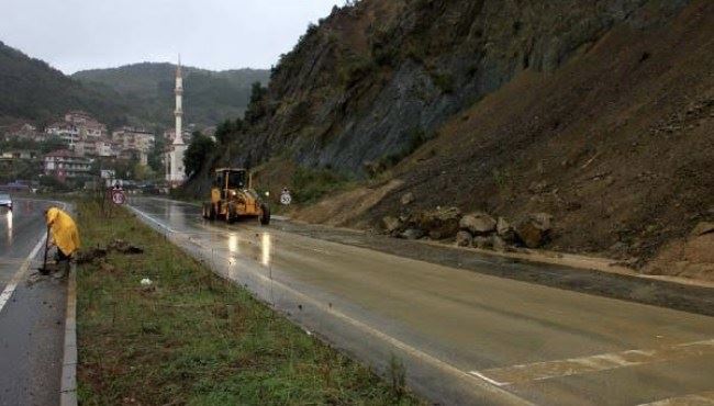 Son Dakika… Kdz.Ereğli plajlar mevkiinde toprak kayması