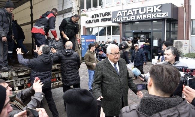 Kdz.Ereğli halkı deprem bölgesi için yardıma koştu