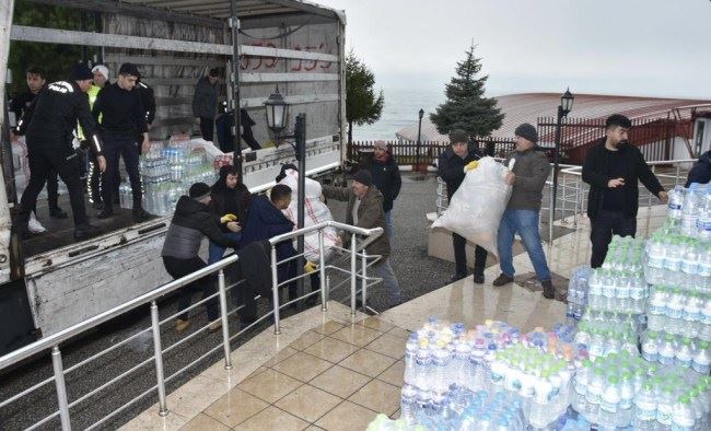 Zonguldak Emniyetinden Malatya Emniyetine 3 tır, 1 kamyon yardım malzemesi