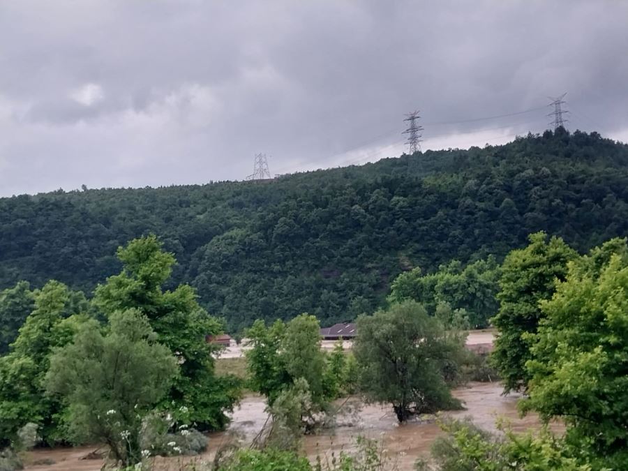 Süleymanbeyler köyünde 4 vatandaş mahsur kaldı