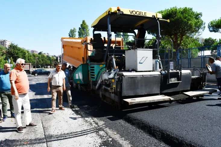 Belediye kendi özsermayesiyle asfalt döküm işini sürdürüyor