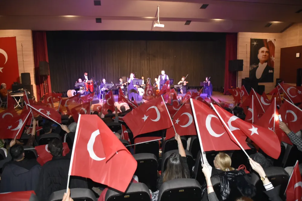 İZMİT BELEDİYESİ KENT ORKESTRASI KONSERİ BÜYÜLEDİ