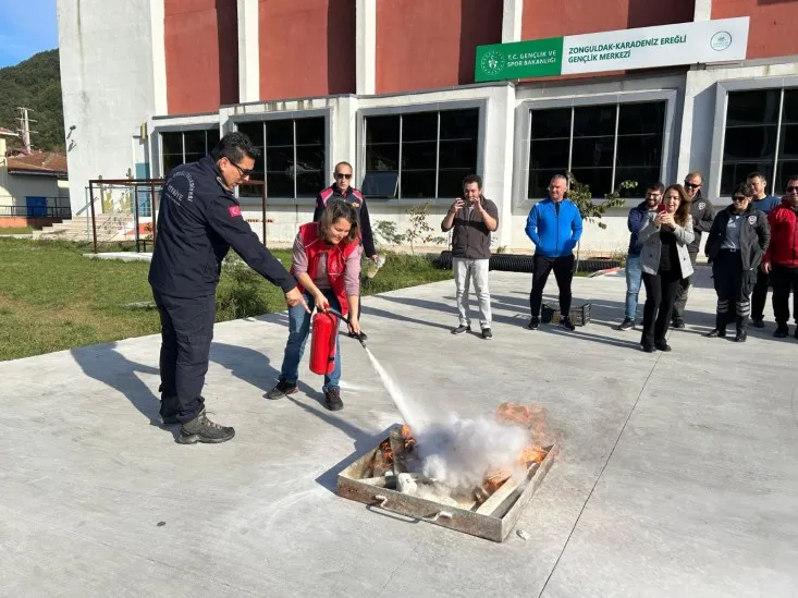 İtfaiye, yangın eğitimi ve tatbikatları sürdürüyor