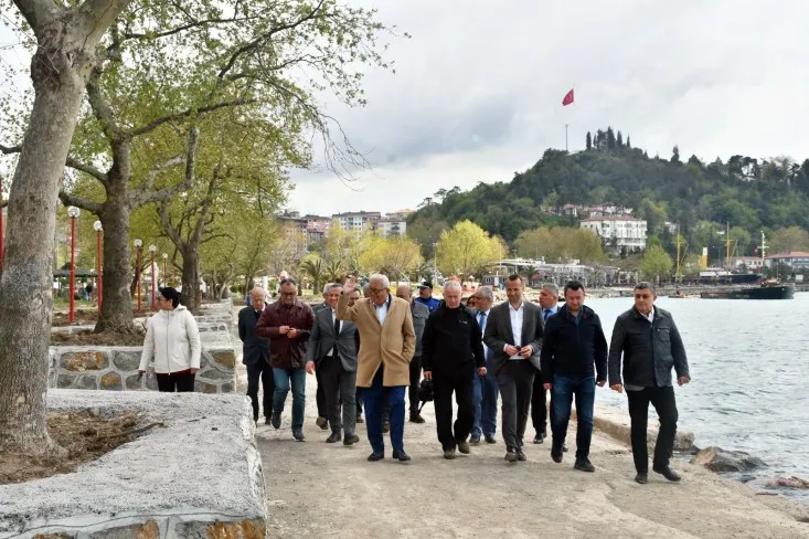 Başkan Posbıyık sahildeki çalışmaları sıkı takip ediyor