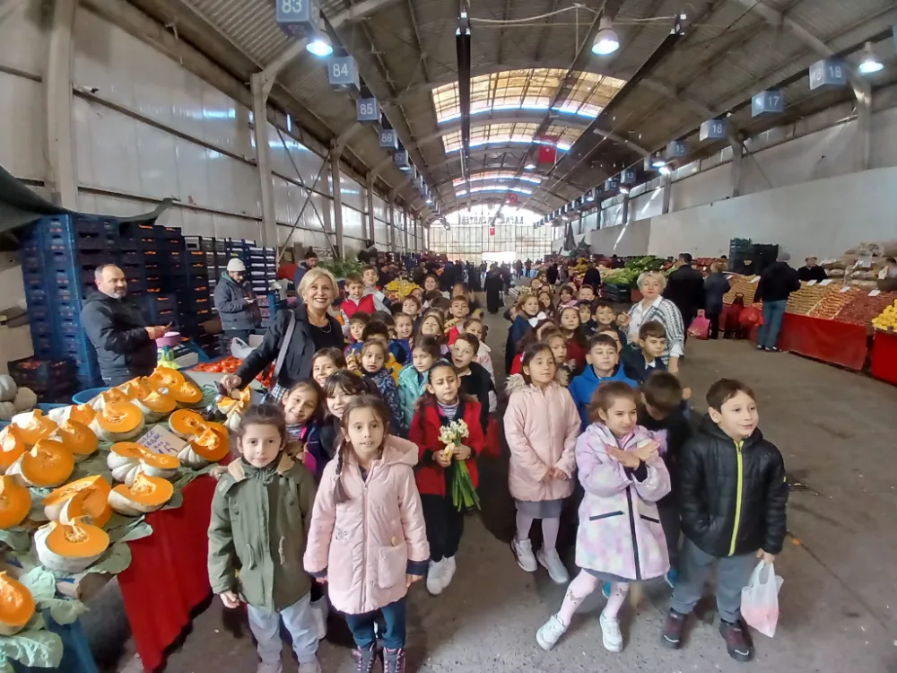 İZMİRLİOĞLU İLKOKULU ÖĞRENCİLERİ PAZARYERİNDE