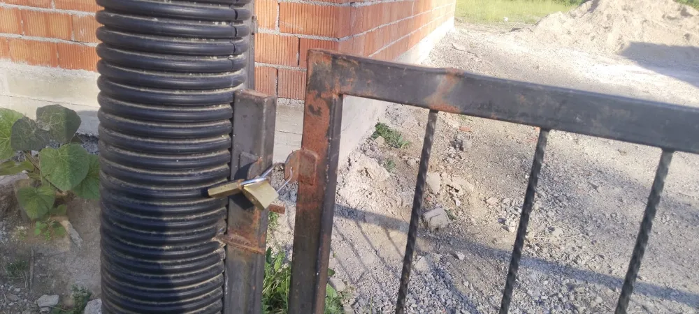 Mezarlık Kapısına Kilit, Çeşmeye Mühür: Kızılcapınar’da Ne Oluyor?