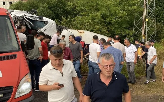 Kızılcapınar’da beton mikseri devrildi… Ölü ve yaralı var…